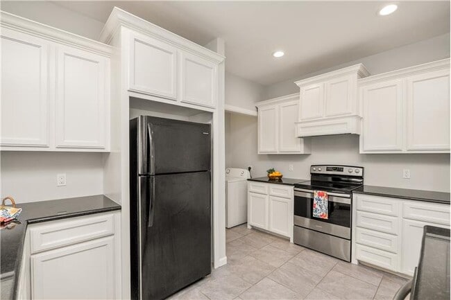 Building Photo - 6402 Williams Dr
