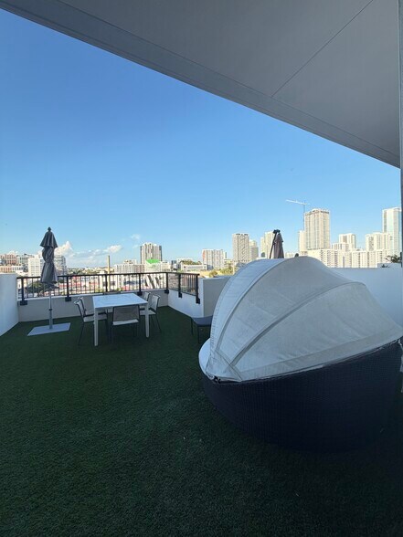 Building Photo - 170 NE 23rd St