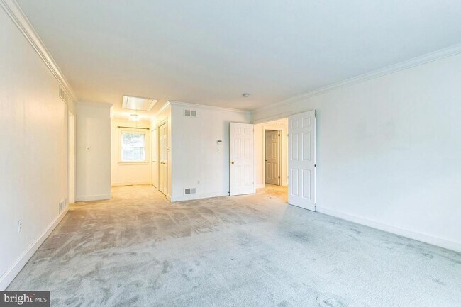 Building Photo - For Rent! Large 5-Bedroom, 3.5-Bath Home with Scenic Views