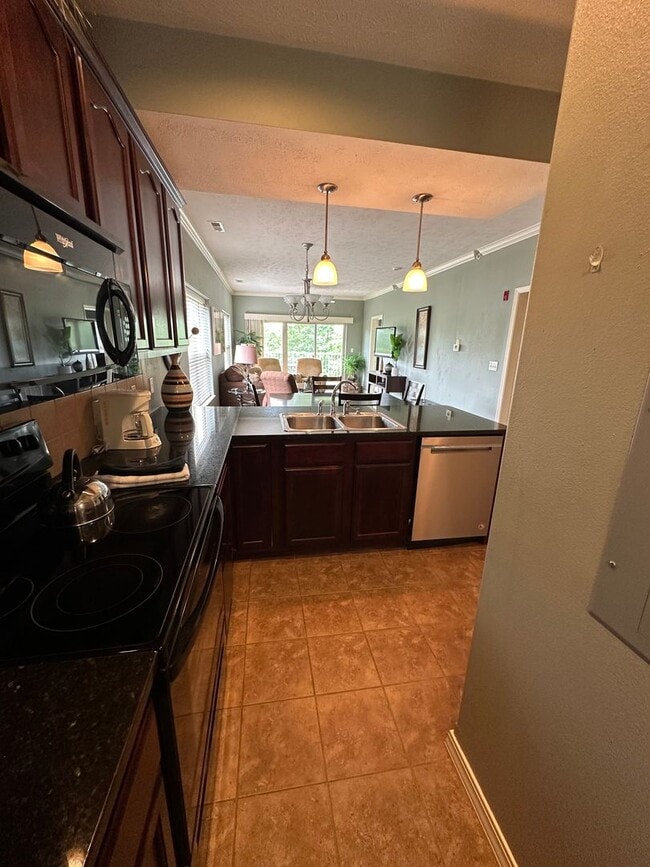 Building Photo - Furnished 2 Bedroom 2 Bath Executive Apart...