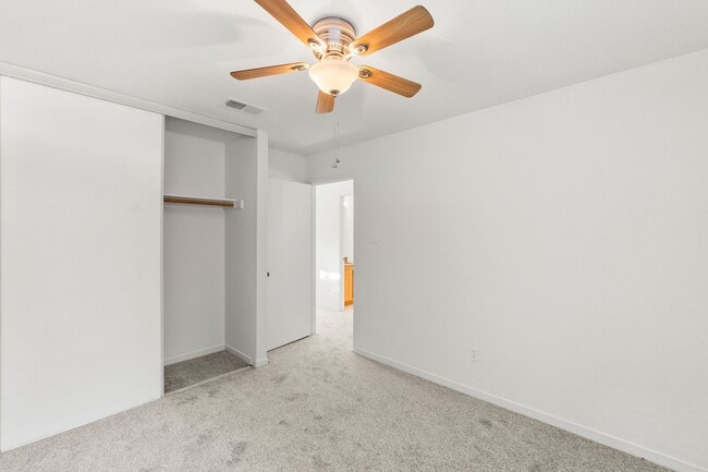 Building Photo - 15 Breezy Point Pl