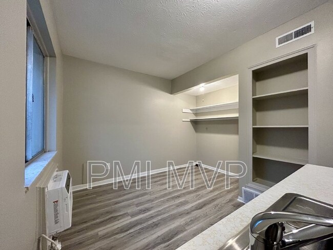 Building Photo - 840 Whitethorne Ave