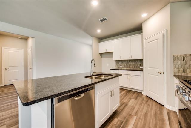 Building Photo - 605 Cedar Springs Dr