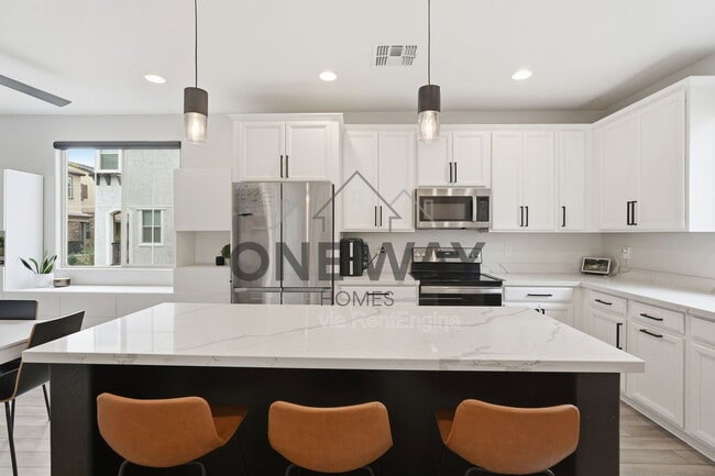 Building Photo - 1685 E Chelsea Ln