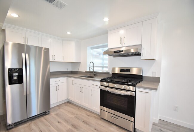 Building Photo - 187 Camelia Dr