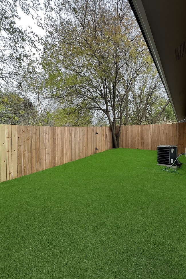 Building Photo - 8846 Meadow Range St