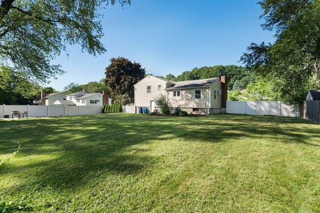 Building Photo - 221 Totten Pond Rd
