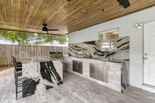 Building Photo - 719 6th St