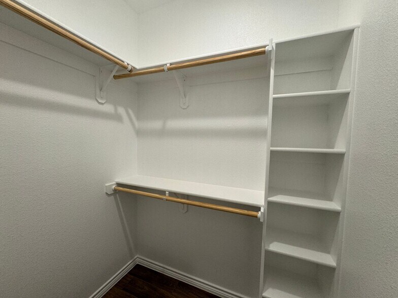 Building Photo - 5403 Rose Gdn Lp