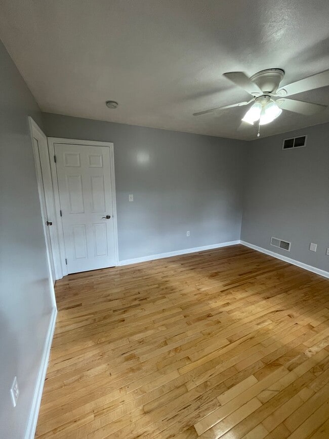 Building Photo - 1513 King Henry Dr