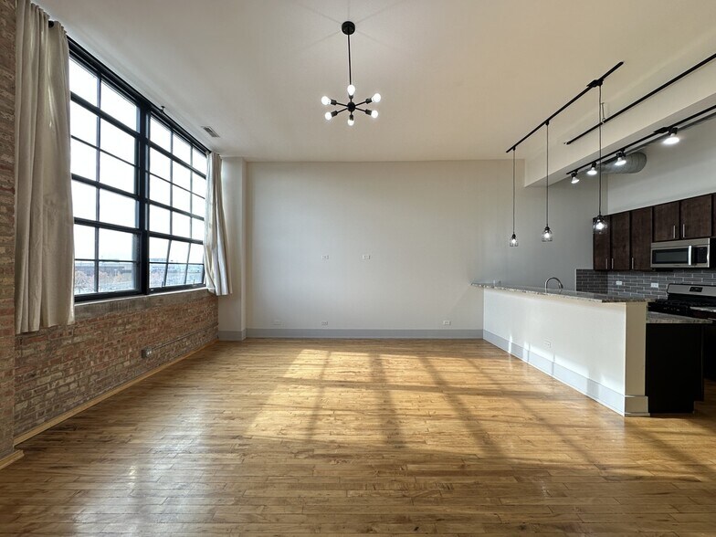 Building Photo - 1432 W 21st St