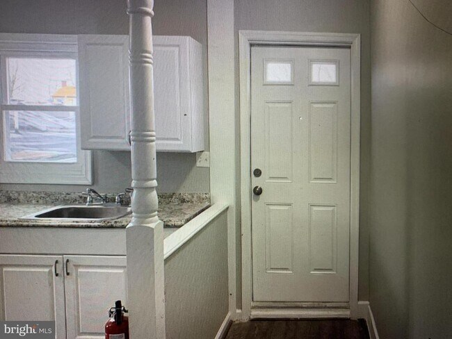 Building Photo - 406 High St