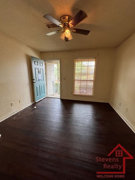 Building Photo - 459 Oriole Dr