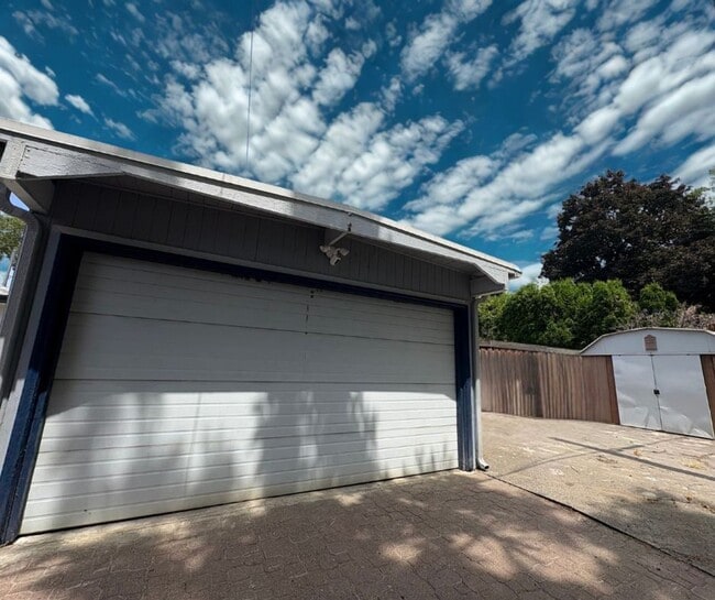 Building Photo - Three Bedroom, Two Bathroom House with Fenced Yard and Outdoor Fireplace