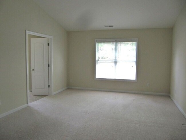 Building Photo - COMING SOON!!! One Month Free Rent ! Discover your new haven! This home offers a perfect blend of...