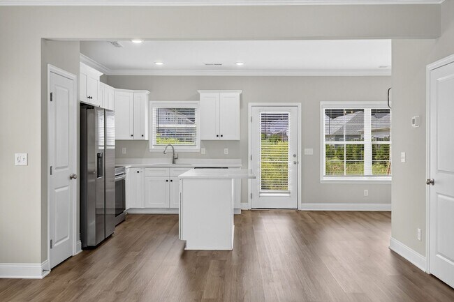 Building Photo - Luxury Townhome