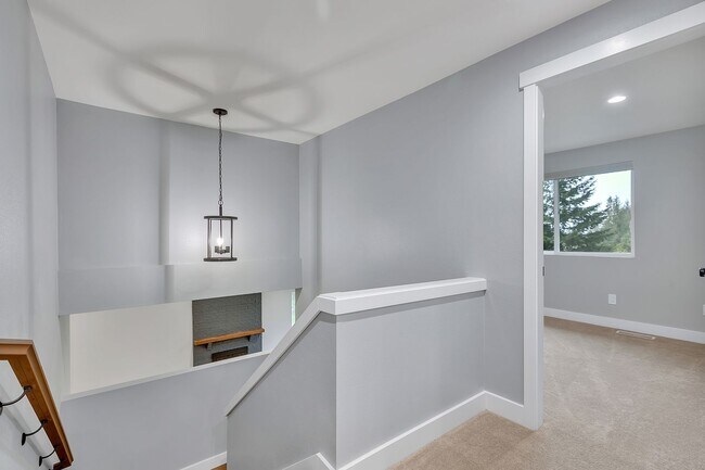 Building Photo - 4bed/2.25bath Stunning Remodeled Home on Expansive Wooded Lot in Woodinville
