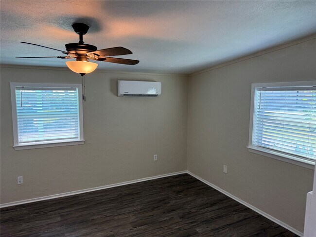 Building Photo - 726 4th St