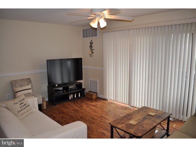 Building Photo - 1413 Morris Ct