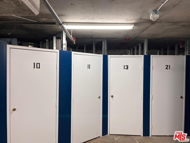 Building Photo - 12375 Osborne Pl