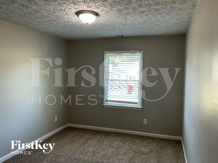 Building Photo - 1665 Burnt Oak Way NE