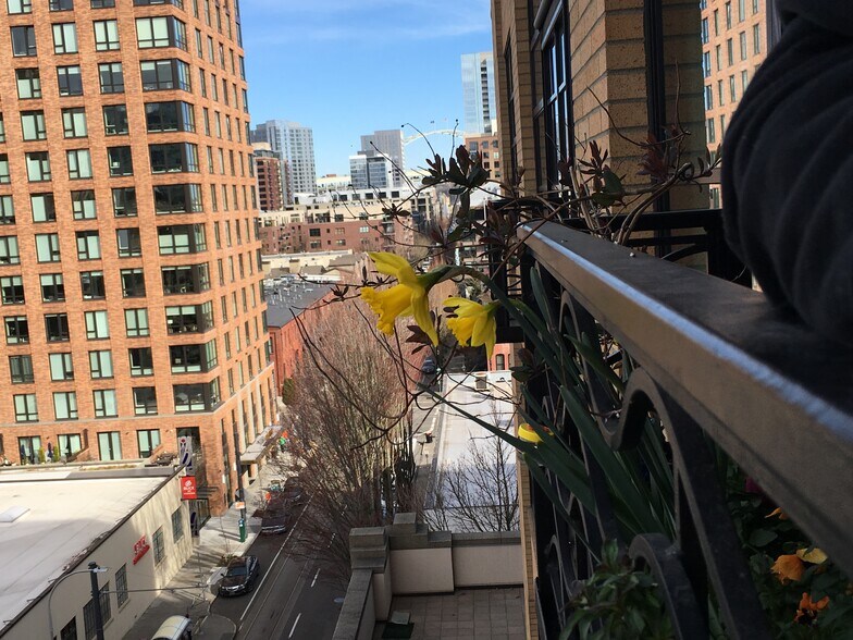 Building Photo - 420 NW 11th Ave