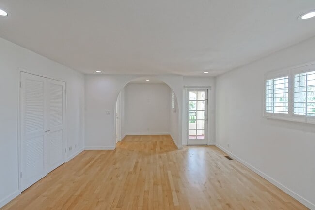 Building Photo - 333 11th St