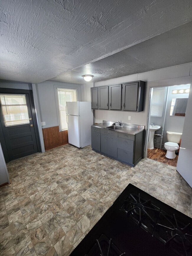 Building Photo - 1919 Castelar St