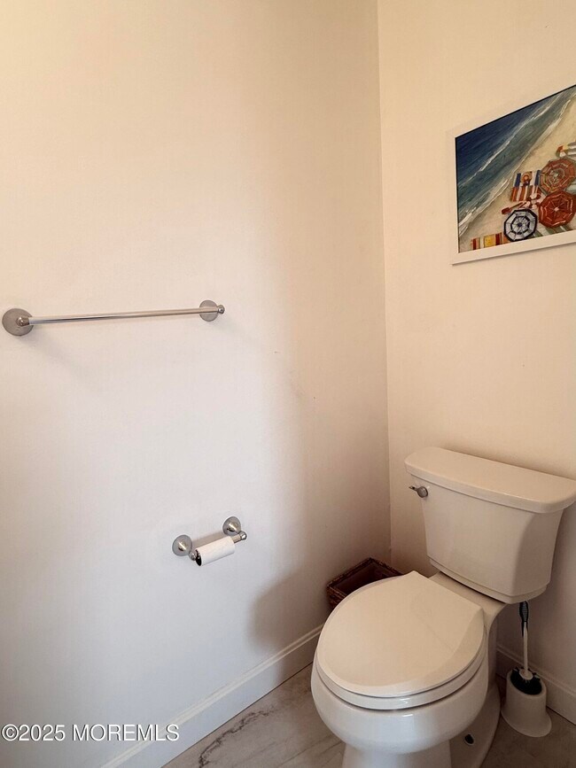 Building Photo - 1109 N Ocean Ave