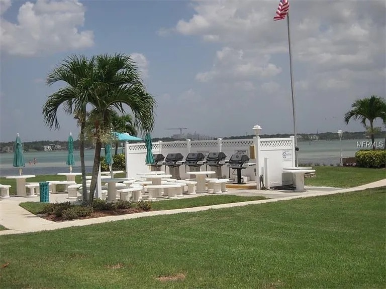 Building Photo - 868 Bayway Blvd