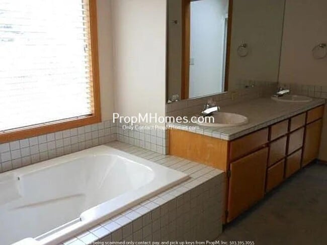 Building Photo - Wonderful Four Bedroom Home in Westlake!