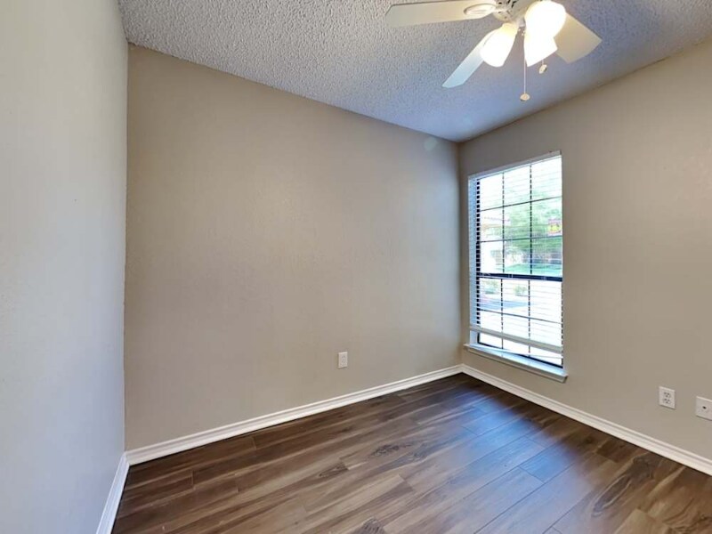 Building Photo - 1116 Sandalwood Ln