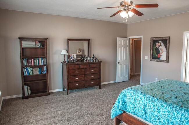 Building Photo - Home with a Den in Washington Fields