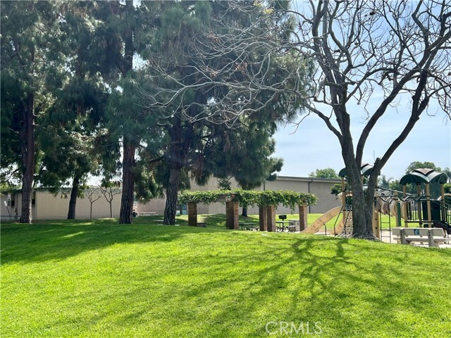 Building Photo - 17 Goldenrod