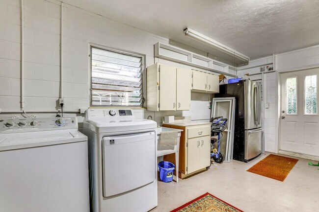 Building Photo - 2408 Brink Ave