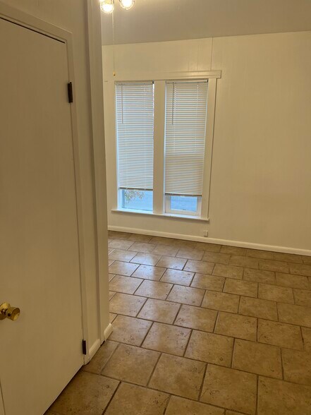 Building Photo - 430 Avenue E