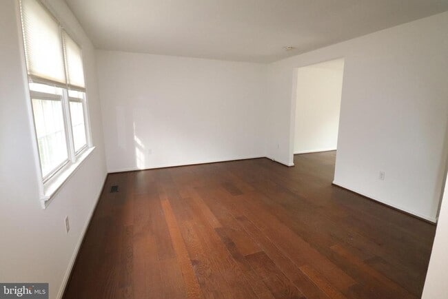 Primary Photo - 138 Sharpstead Ln