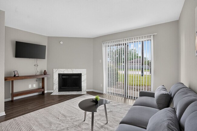Building Photo - 5550 Folsom Dr