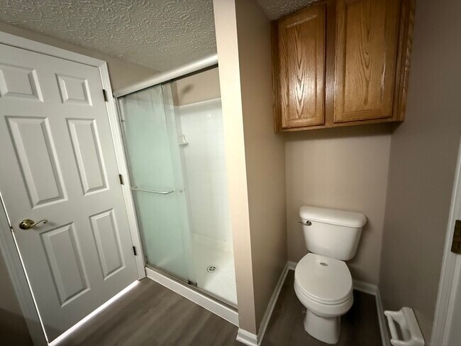 Building Photo - Updated 3 Bed, 2.5 Bath Home