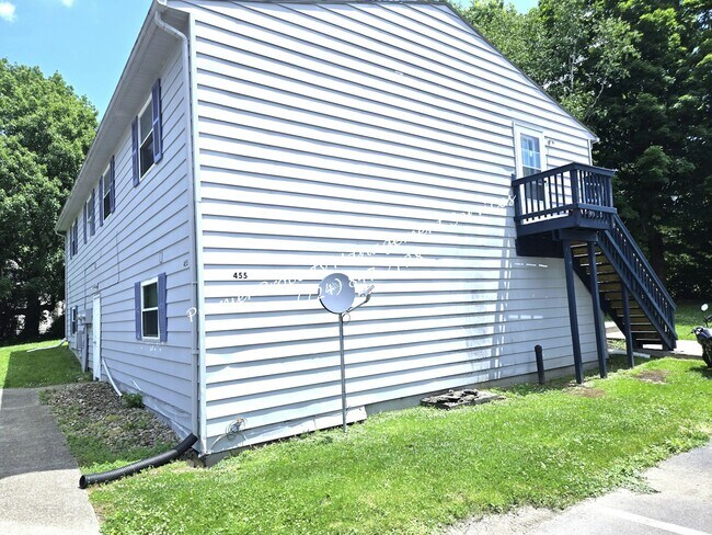 Building Photo - 455 McCleery St