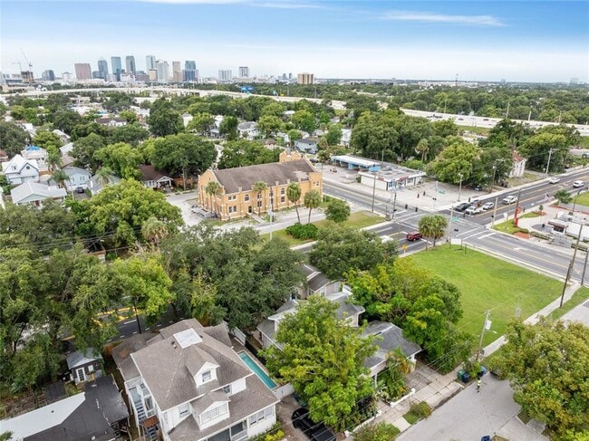 Building Photo - 905 E 22nd Ave.