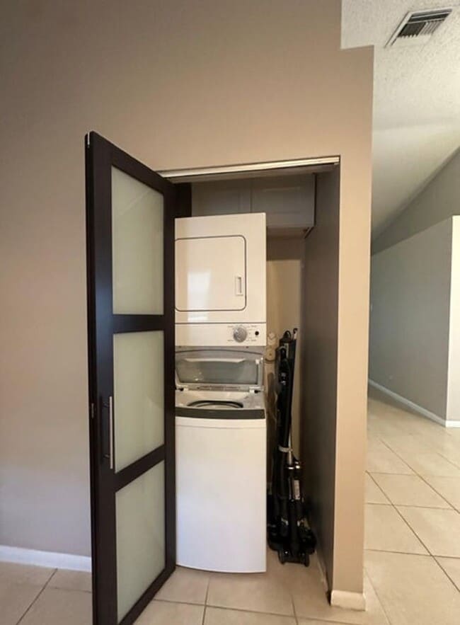 Building Photo - 300 NE 42nd St