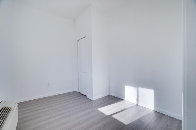 Building Photo - 9406 Juniper Dr