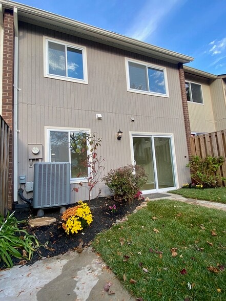 Building Photo - 9650 Marston Ln