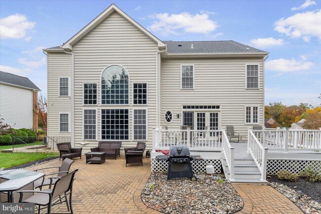 Building Photo - 1710 Stone Ivy Pl