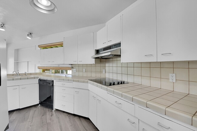 Building Photo - 27828 Fireweed Dr