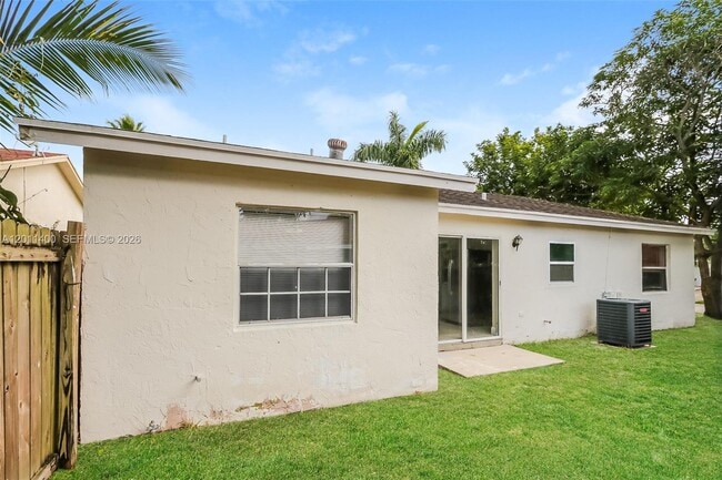 Building Photo - 6126 Arcade Ct