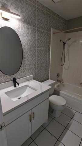 Building Photo - 2706 Parkview Dr