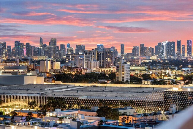 Building Photo - 2201 Collins Ave