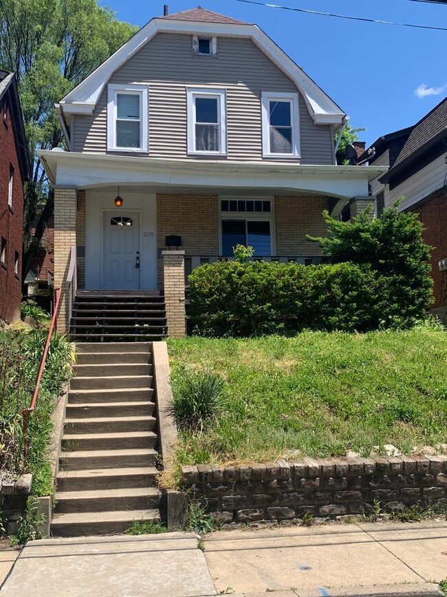 Building Photo - Charming 3 bedroom home in Carrick available September 1!